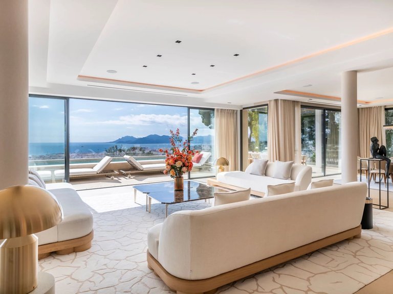 Villa for Sale in Cannes, Cannes Area 6