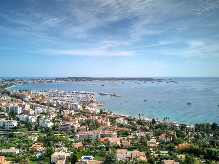 Villa for Sale in Cannes, Cannes Area 19
