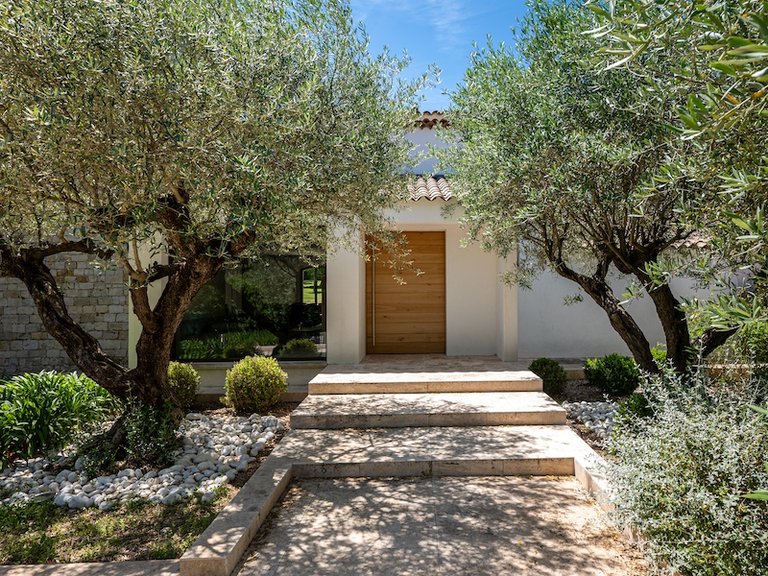 Villa for Sale in Aix En Provence, Aix En Provence Area 16