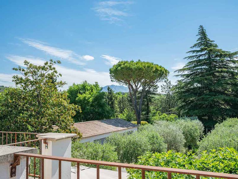 Villa for Sale in Aix En Provence, Aix En Provence Area 14
