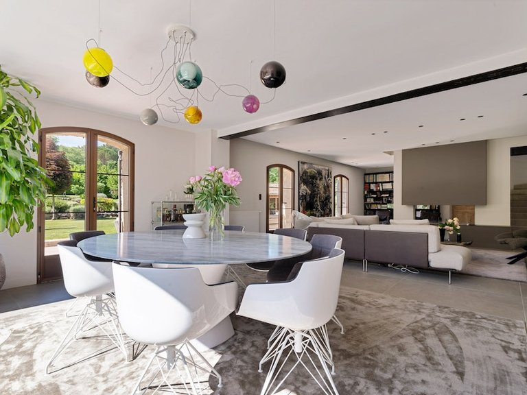 Villa for Sale in Aix En Provence, Aix En Provence Area 19