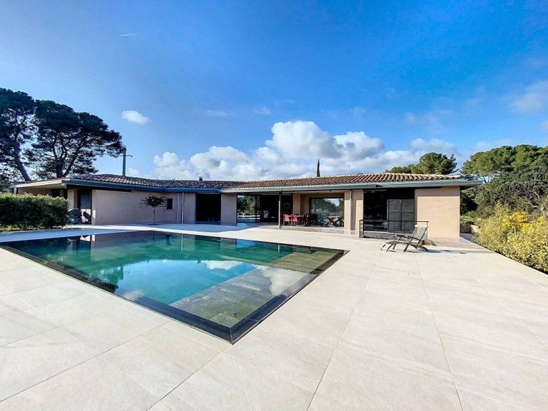Villa for Sale in La Cadiere D Azur, Provence Coast (cassis To Cavalaire) 1