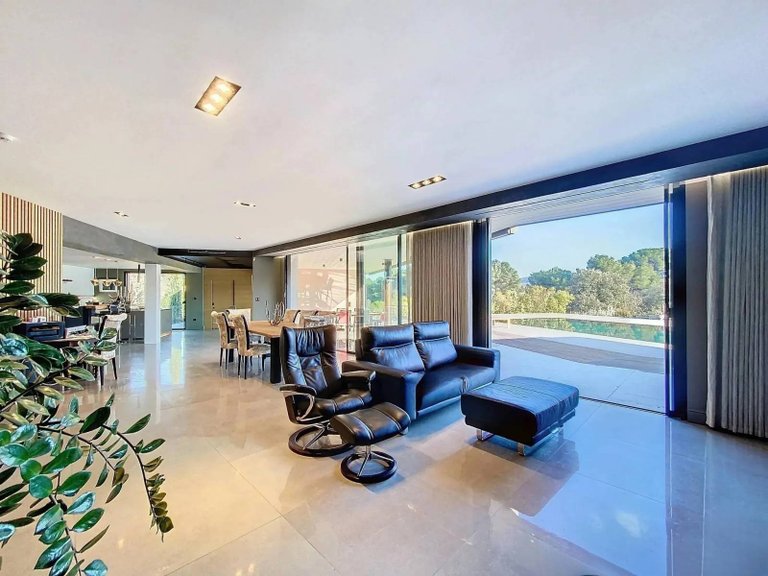 Villa for Sale in La Cadiere D Azur, Provence Coast (cassis To Cavalaire) 4