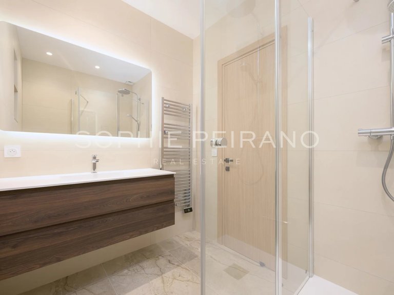 Apartment for Sale in Cannes, Cannes Area 15