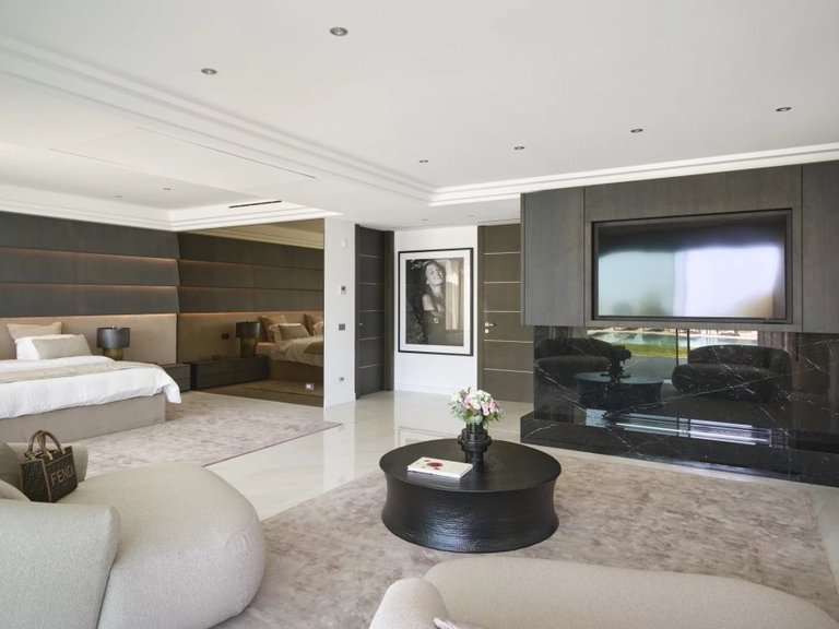 Villa for Sale in Cannes, Cannes Area 16