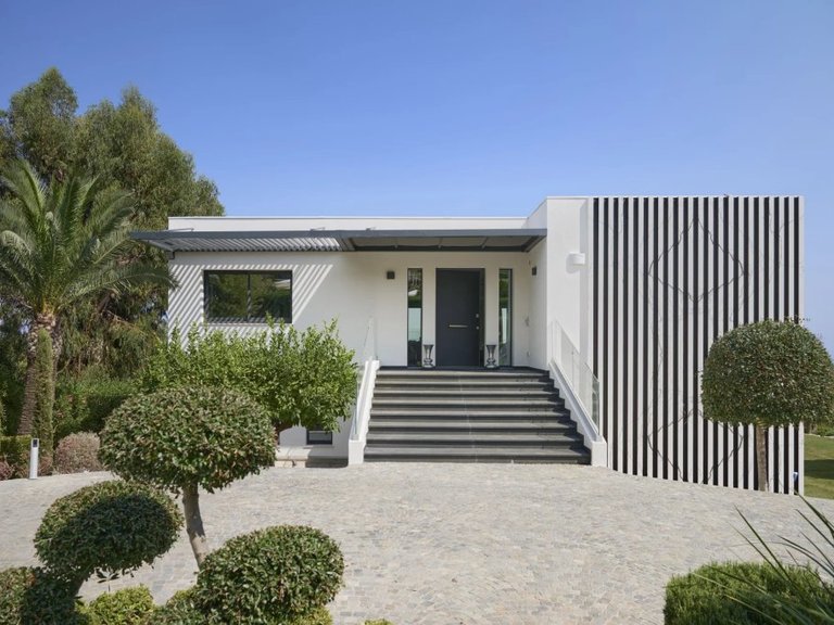 Villa for Sale in Cannes, Cannes Area 2