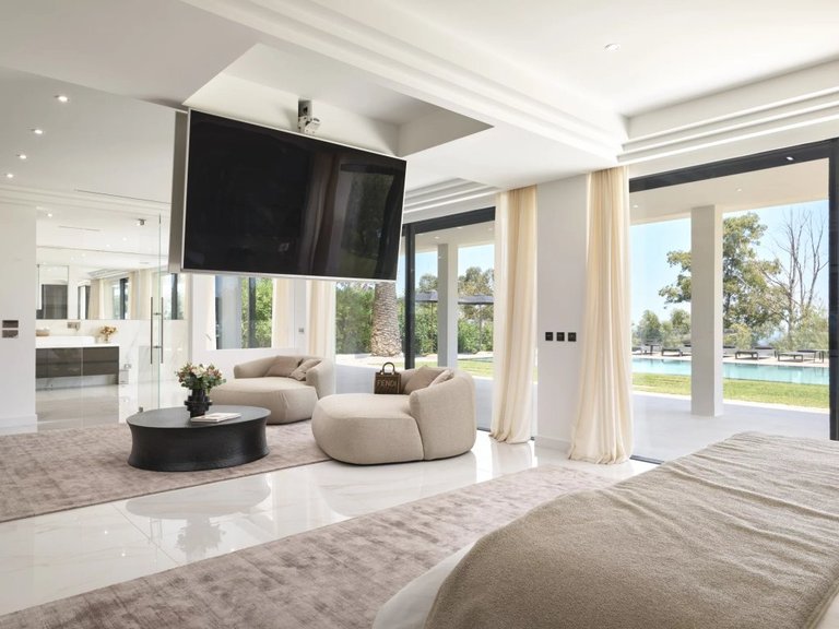 Villa for Sale in Cannes, Cannes Area 17