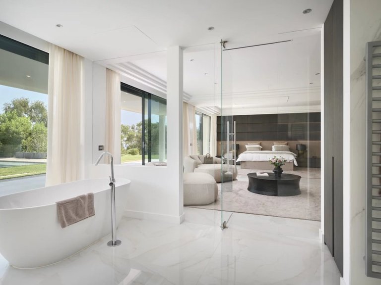Villa for Sale in Cannes, Cannes Area 19