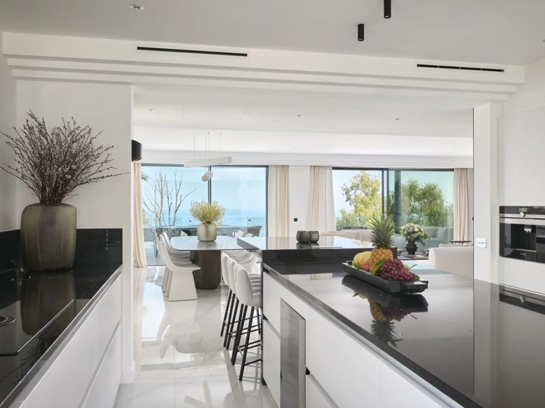 Villa for Sale in Cannes, Cannes Area 9