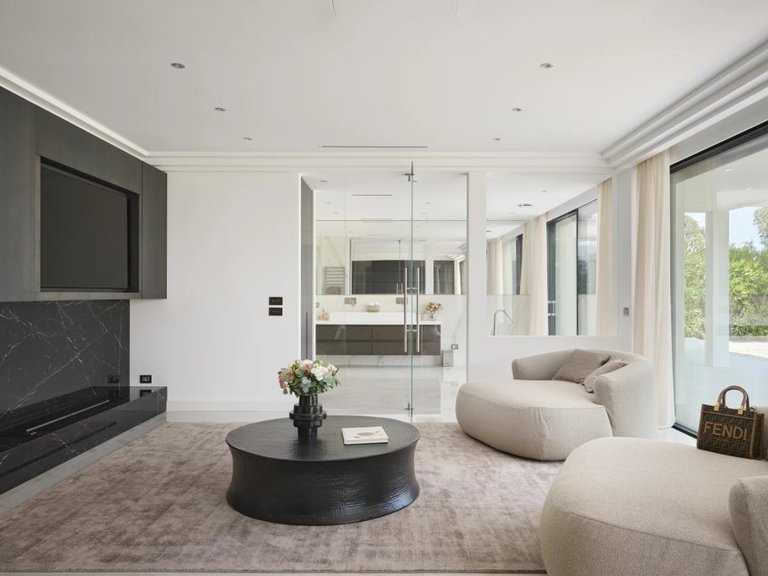 Villa for Sale in Cannes, Cannes Area 15