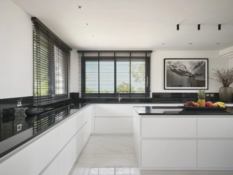 Villa for Sale in Cannes, Cannes Area 10