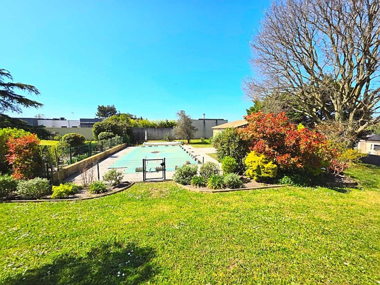 Villa for Sale in Montelimar, Avignon And North Provence 2
