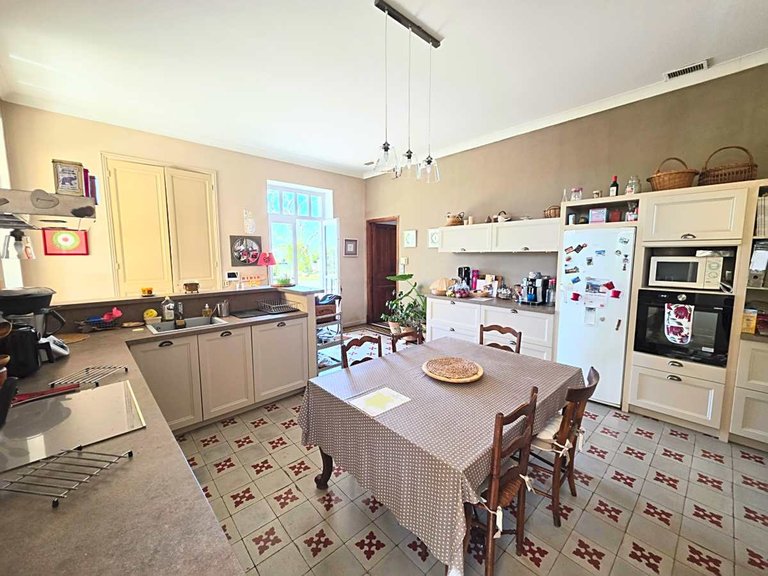 Villa for Sale in Montelimar, Avignon And North Provence 12