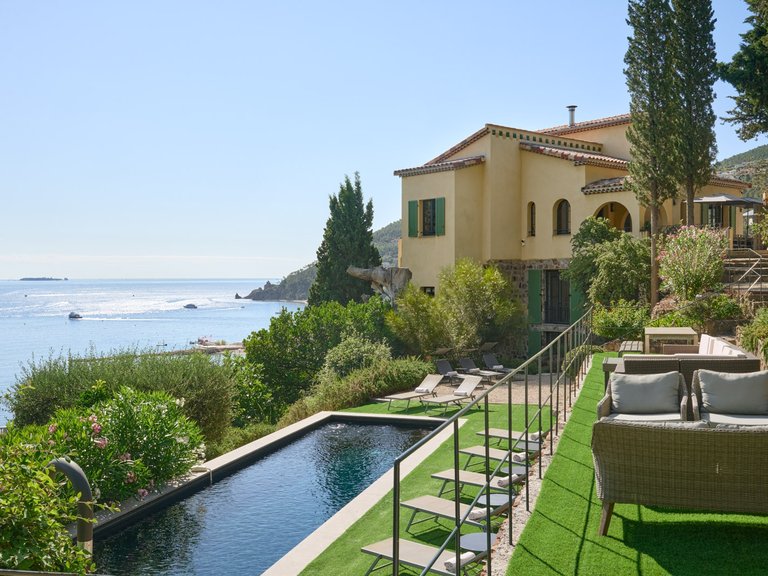 Villa for Sale in Theoule Sur Mer, Cannes Area 1