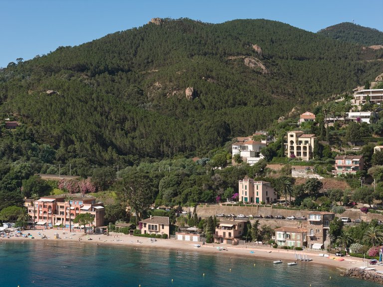 Villa for Sale in Theoule Sur Mer, Cannes Area 2