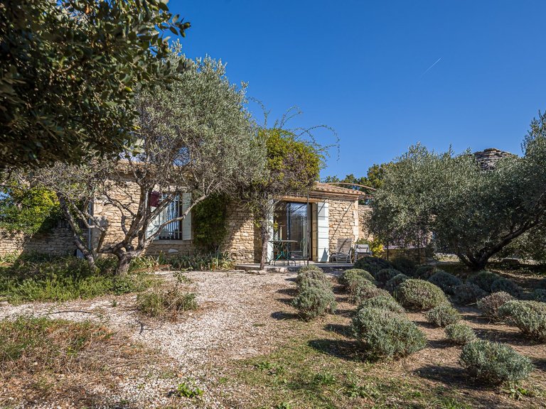 Villa for Sale in Gordes, The Luberon / Vaucluse 19