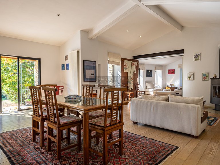 Villa for Sale in Gordes, The Luberon / Vaucluse 4