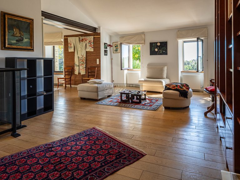 Villa for Sale in Gordes, The Luberon / Vaucluse 5