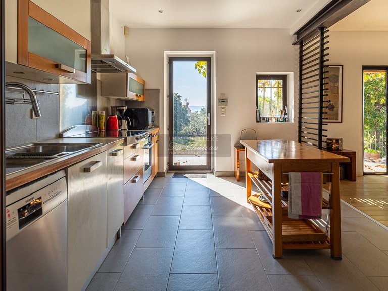 Villa for Sale in Gordes, The Luberon / Vaucluse 6