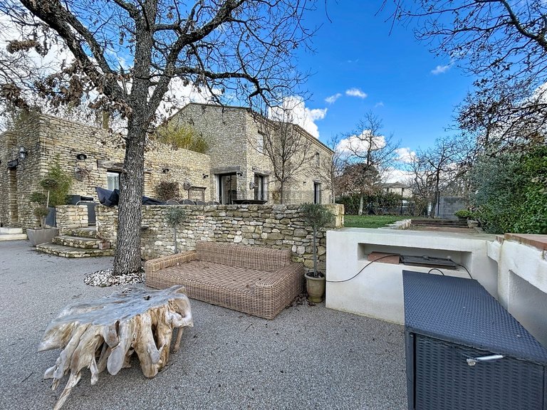 Villa for Sale in Gordes, The Luberon / Vaucluse 15
