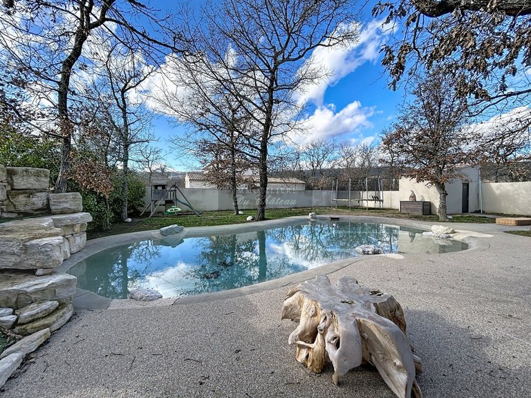 Villa for Sale in Gordes, The Luberon / Vaucluse 16
