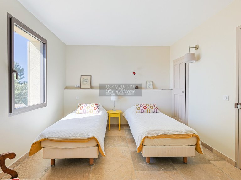 Villa for Sale in Gordes, The Luberon / Vaucluse 12