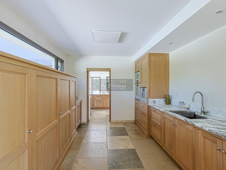 Villa for Sale in Gordes, The Luberon / Vaucluse 14
