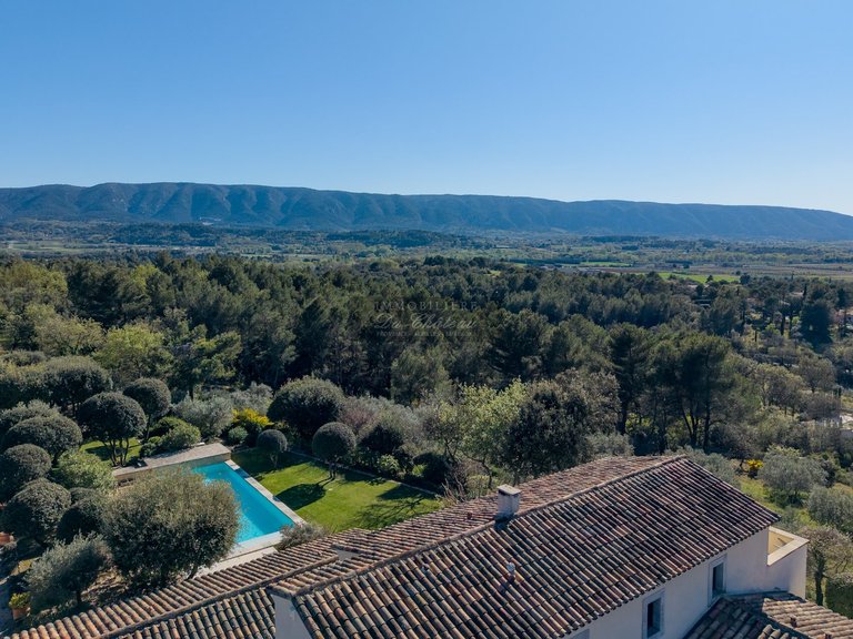 Villa for Sale in Gordes, The Luberon / Vaucluse 4
