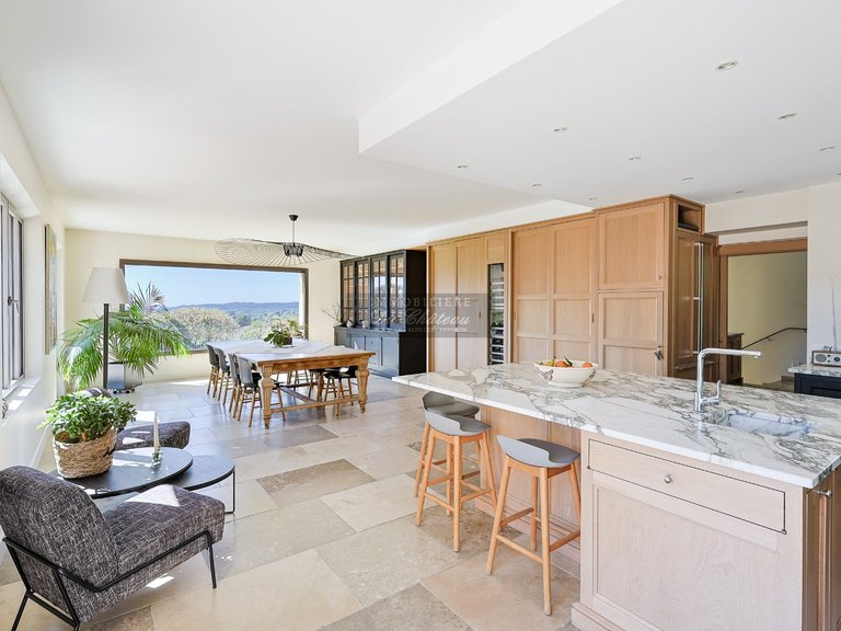 Villa for Sale in Gordes, The Luberon / Vaucluse 6