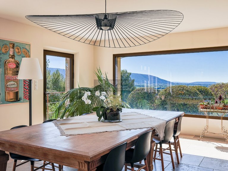 Villa for Sale in Gordes, The Luberon / Vaucluse 7