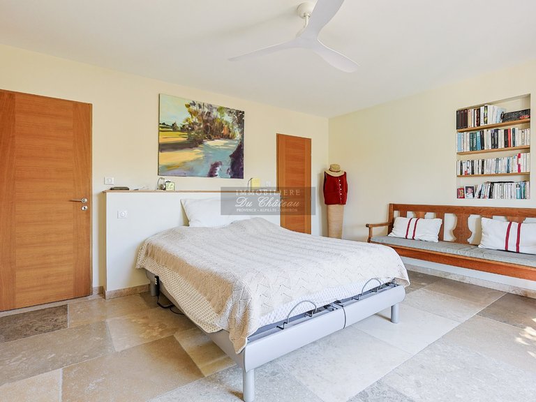 Villa for Sale in Gordes, The Luberon / Vaucluse 8