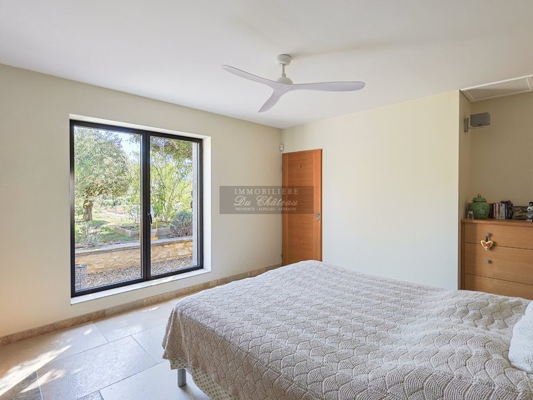 Villa for Sale in Gordes, The Luberon / Vaucluse 9