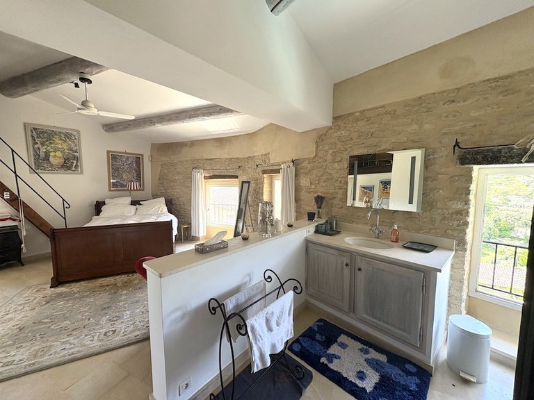 Villa for Sale in Gordes, The Luberon / Vaucluse 16