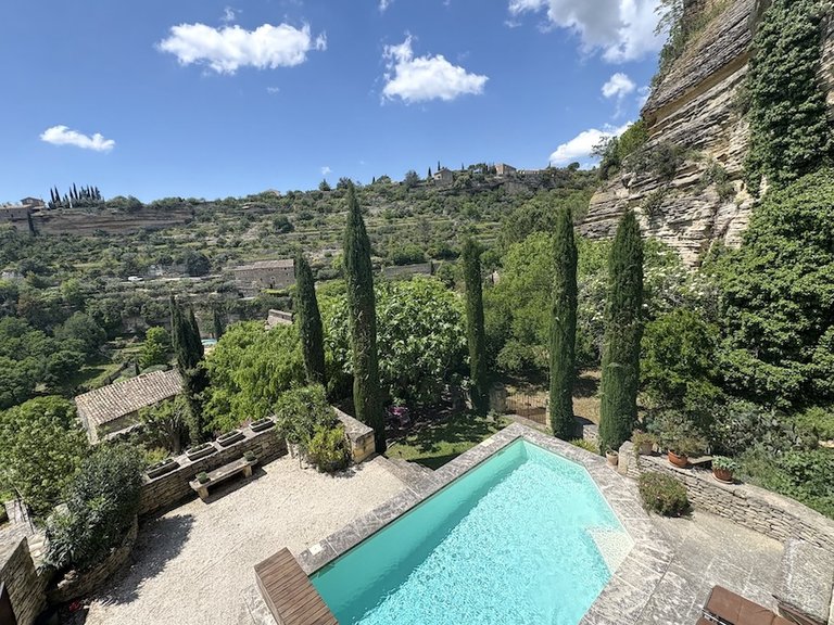Villa for Sale in Gordes, The Luberon / Vaucluse 1
