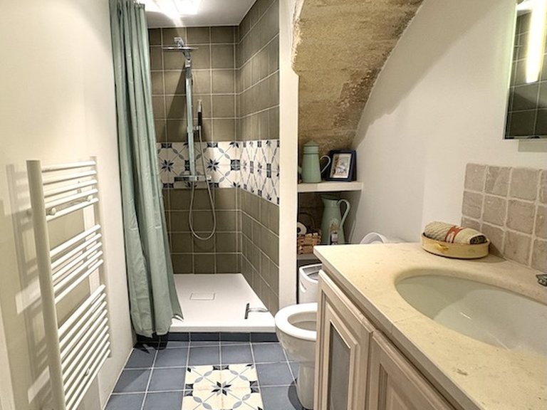 Villa for Sale in Gordes, The Luberon / Vaucluse 11
