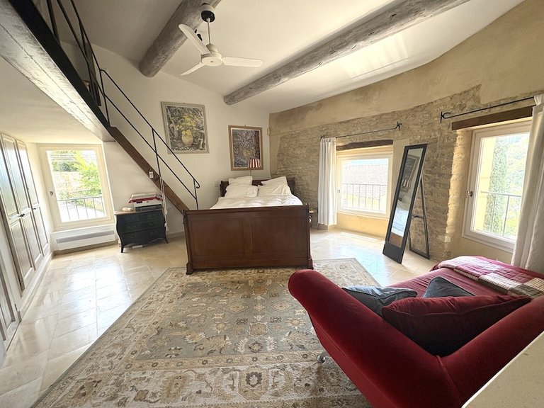 Villa for Sale in Gordes, The Luberon / Vaucluse 17
