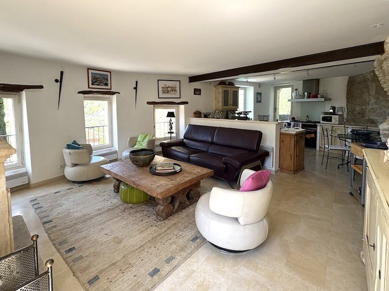 Villa for Sale in Gordes, The Luberon / Vaucluse 7