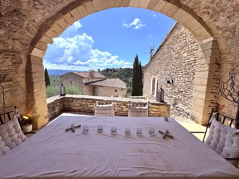 Villa for Sale in Gordes, The Luberon / Vaucluse 18