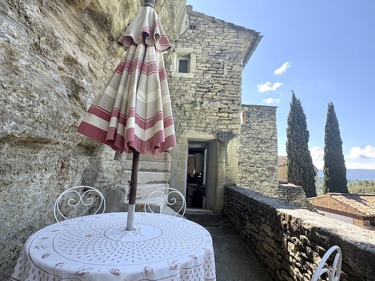 Villa for Sale in Gordes, The Luberon / Vaucluse 8