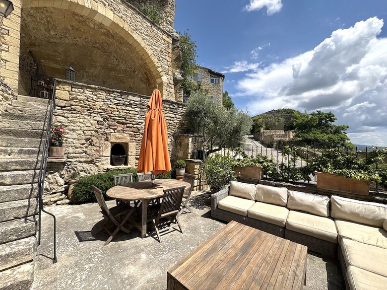 Villa for Sale in Gordes, The Luberon / Vaucluse 19