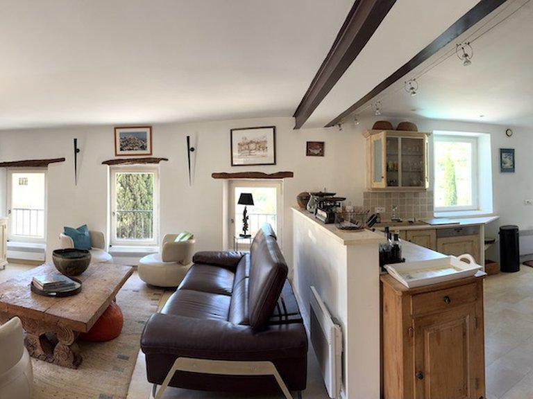Villa for Sale in Gordes, The Luberon / Vaucluse 9