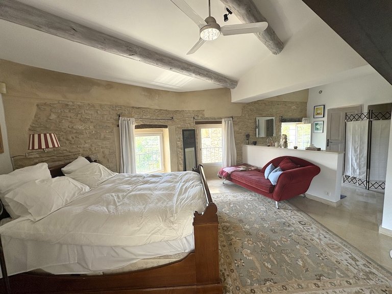 Villa for Sale in Gordes, The Luberon / Vaucluse 15