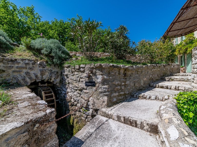 Villa for Sale in Grignan, Avignon And North Provence 8