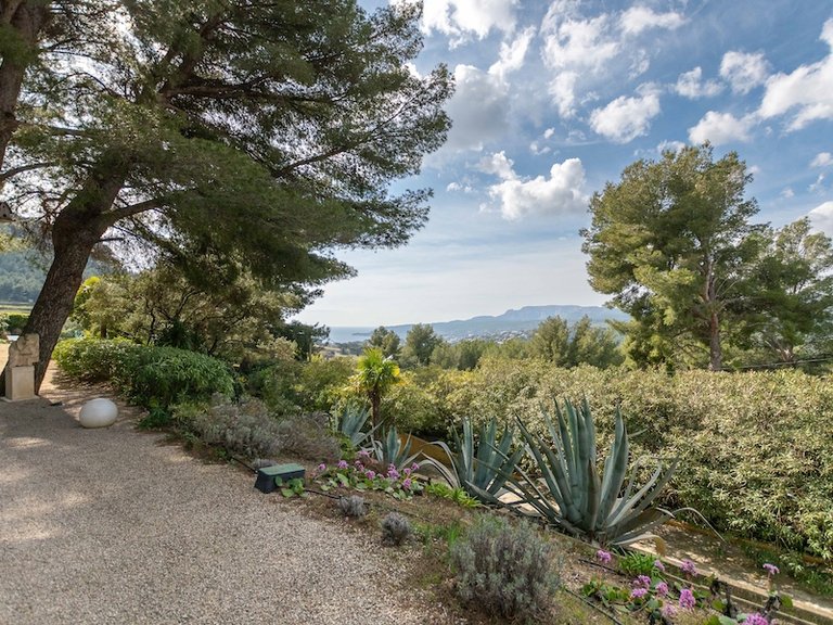 Villa for Sale in Cassis, Provence Coast (cassis To Cavalaire) 10