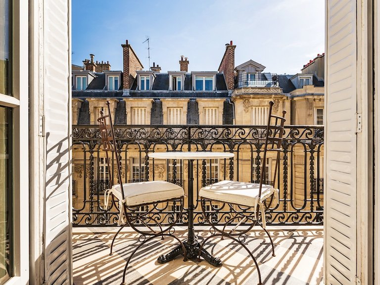 Apartment for Sale in 16th (trocadéro - Etoile - Passy), Golden Triangle - Trocadéro (8th - 16th) 2