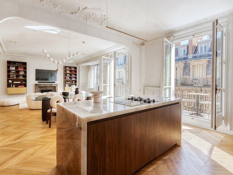 Apartment for Sale in 16th (trocadéro - Etoile - Passy), Golden Triangle - Trocadéro (8th - 16th) 3