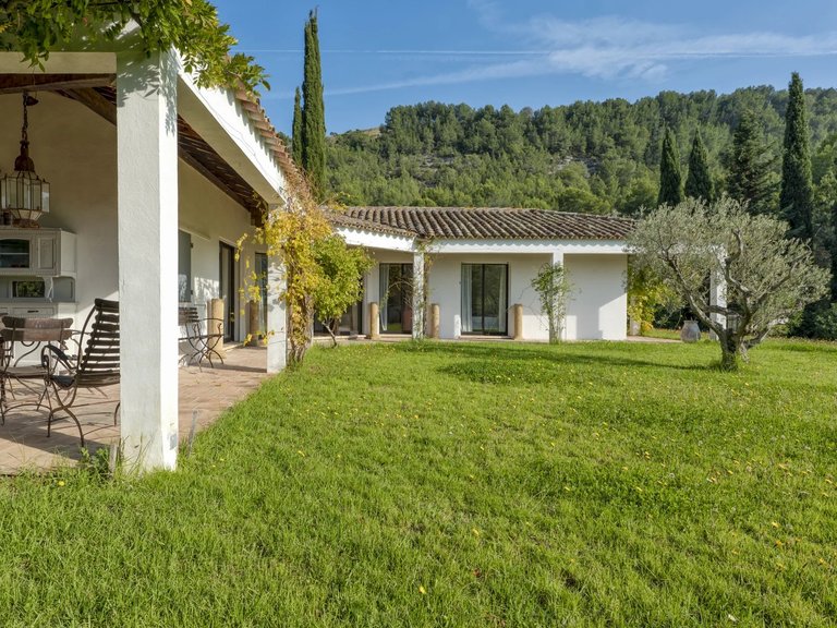 Villa for Sale in Cassis, Provence Coast (cassis To Cavalaire) 1