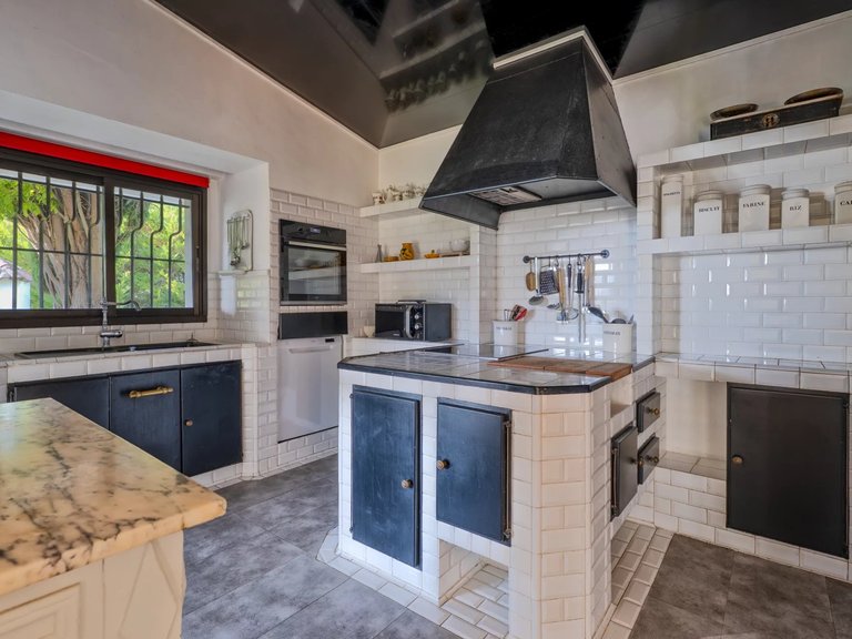 Villa for Sale in Cassis, Provence Coast (cassis To Cavalaire) 10