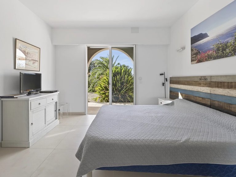 Villa for Sale in La Ciotat, Provence Coast (cassis To Cavalaire) 8