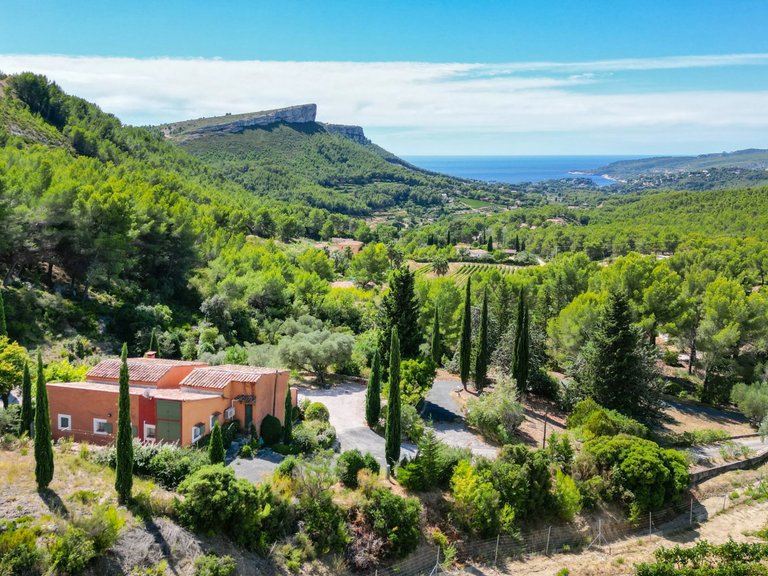 Villa for Sale in Cassis, Provence Coast (cassis To Cavalaire) 11